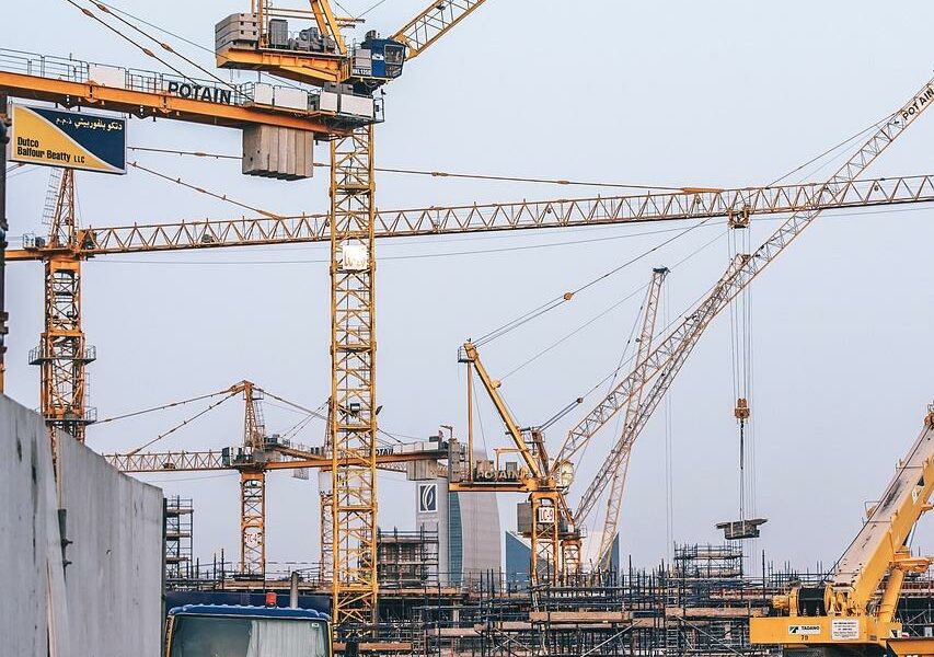 Budowa domu: Poradnik dla początkujących – Od czego zacząć w 2024?