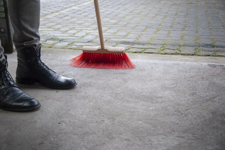 Jaką podłogę wybrać do garażu? Praktyczne rozwiązania dla betonowej powierzchni
