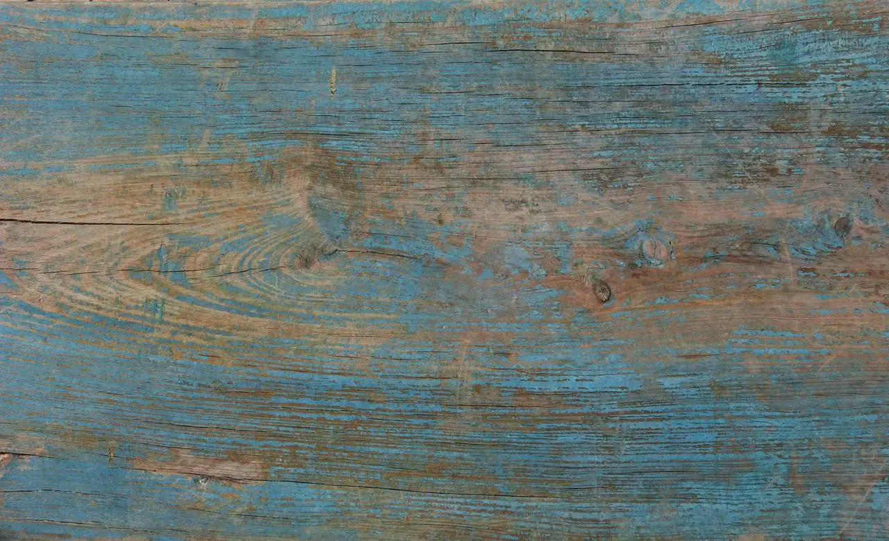 Czym pomalować surowe drewno sosnowe? Praktyczne porady dotyczące malowania surowych drzwi sosnowych