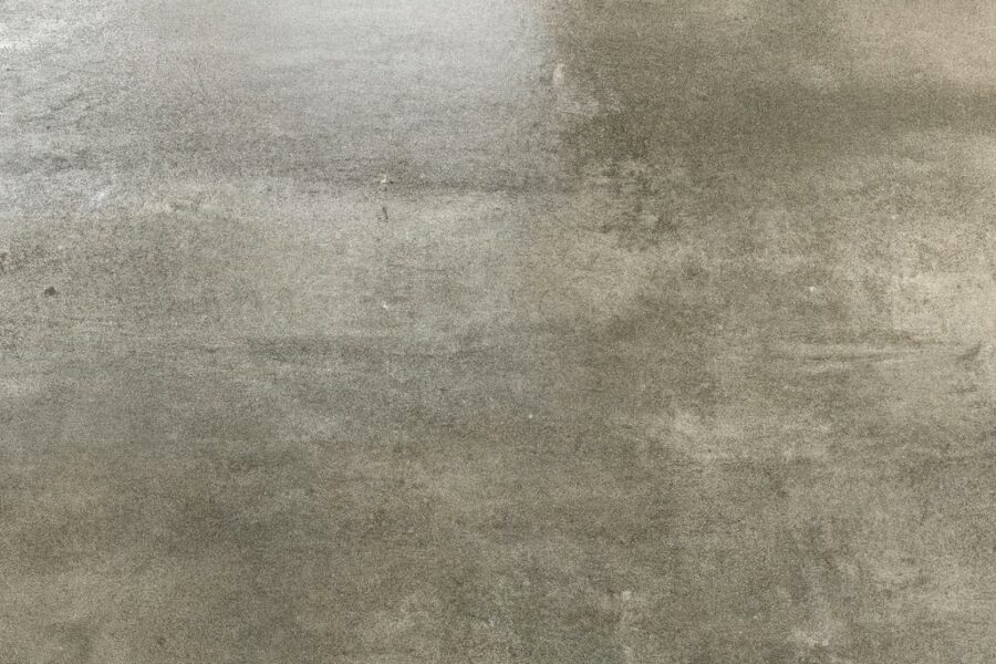Jak profesjonalnie zabezpieczyć posadzkę betonową w garażu?