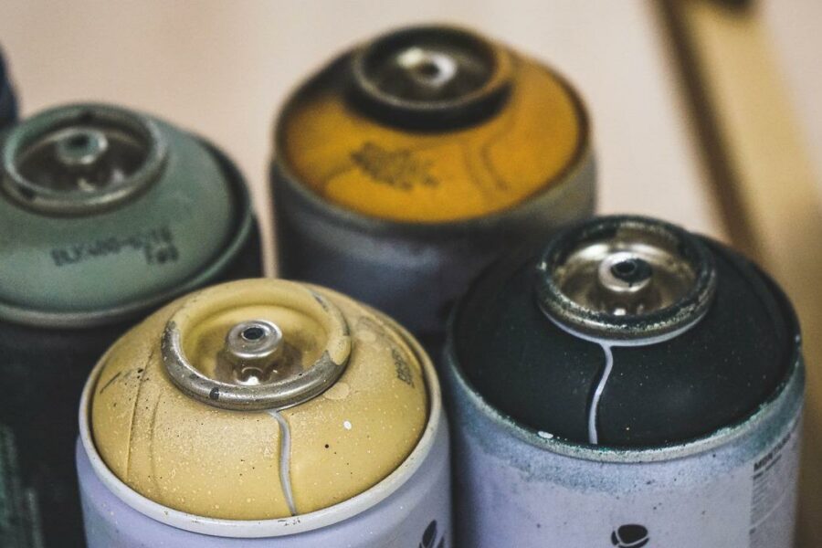 Gdzie kupić spray do malowania i bombki do malowania: Praktyczny przewodnik zakupowy