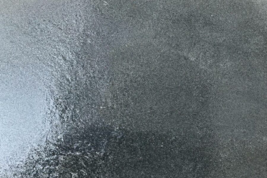 Ile kosztuje podłoga z żywicy? Porównanie cen z podłogą z desek