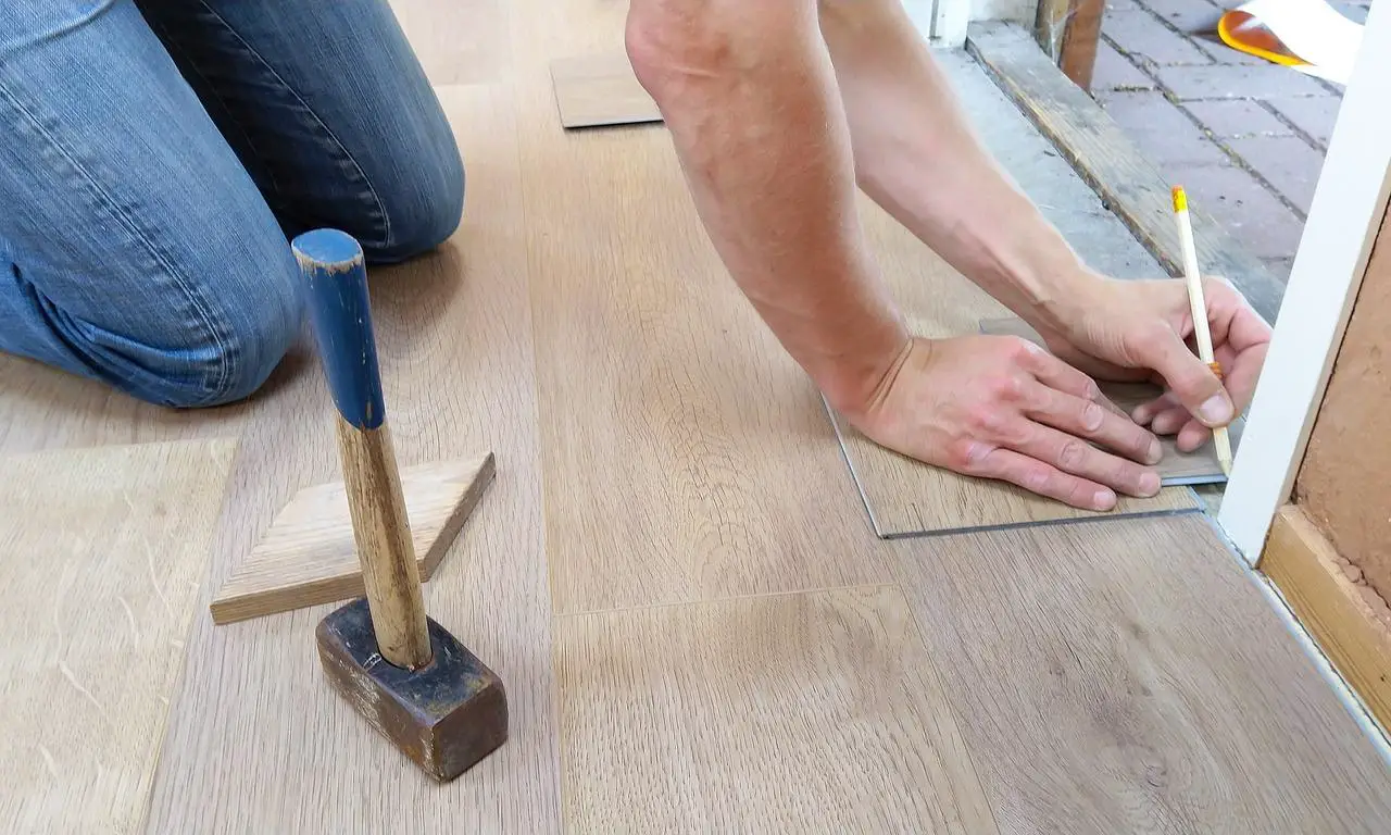 Jak obliczyć metry kwadratowe podłogi – praktyczny przewodnik krok po kroku