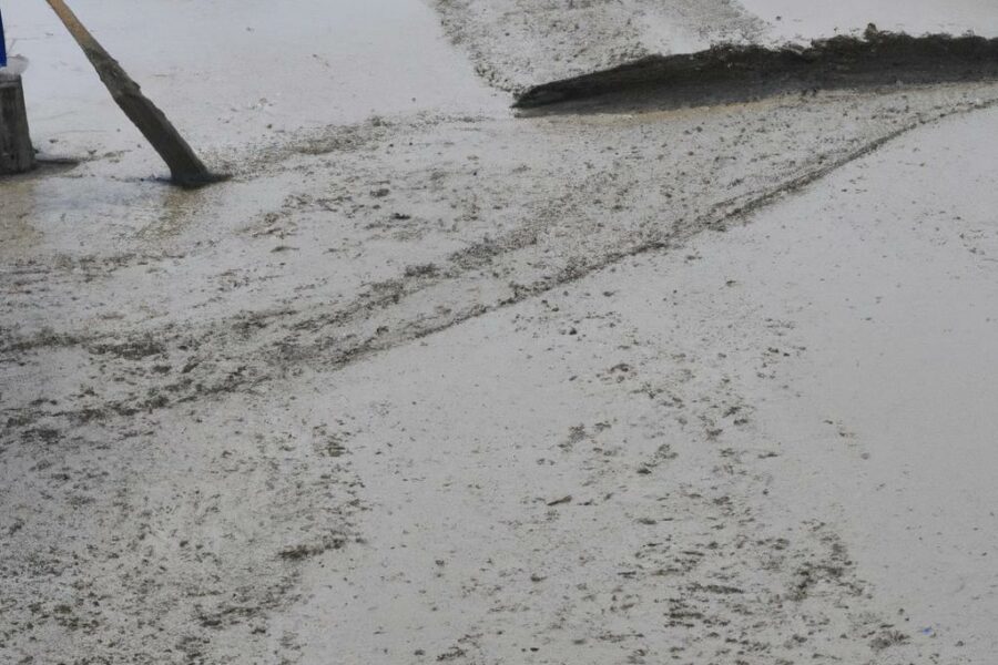Jak profesjonalnie położyć beton, tapetę i regipsy na ścianie: praktyczny przewodnik krok po kroku