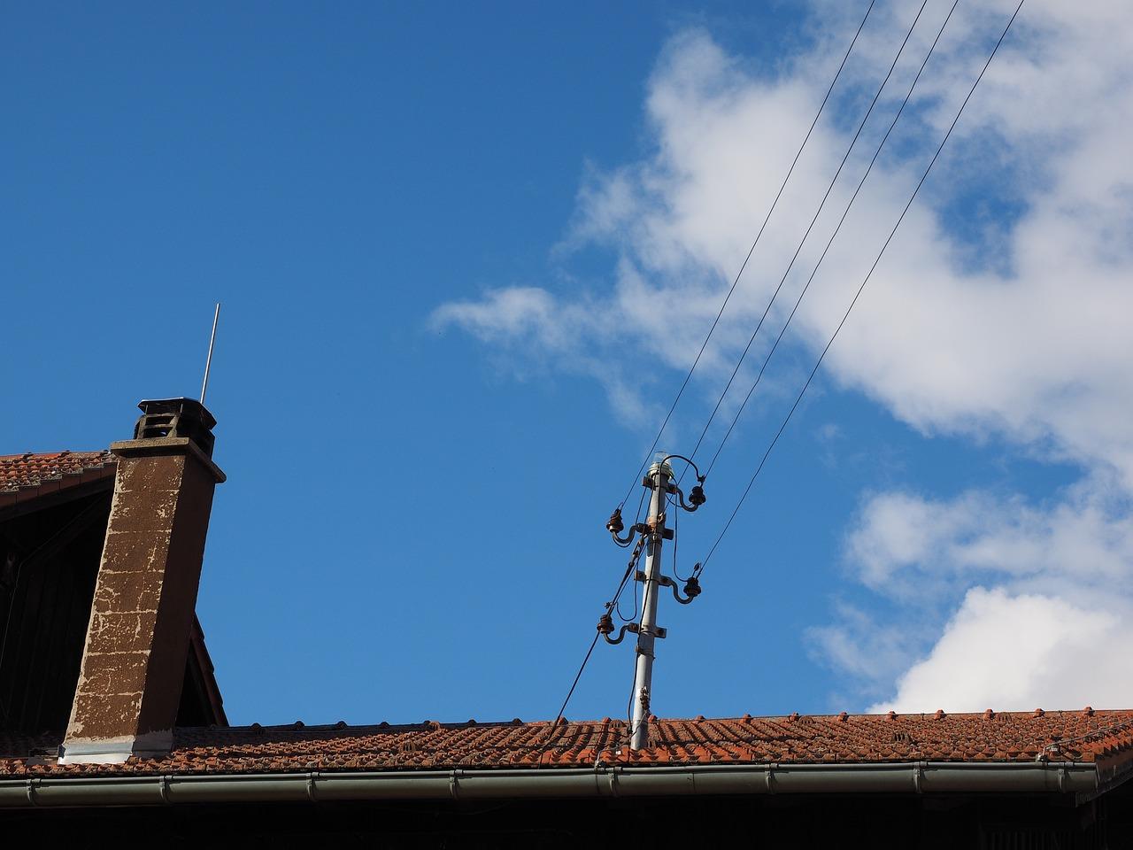 Praktyczny przewodnik: Jak profesjonalnie zrobić ocieplenie dachu?