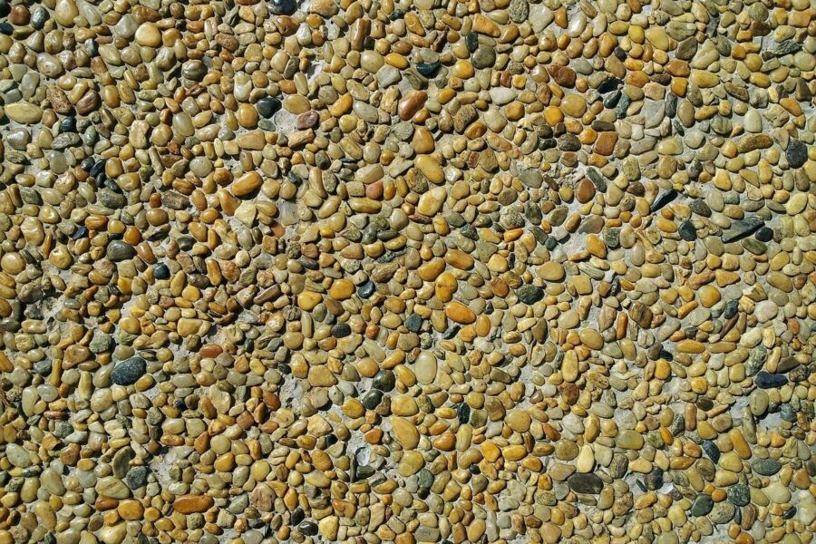 Praktyczny przewodnik: Jak samodzielnie zrobić suchy beton pod krawężniki