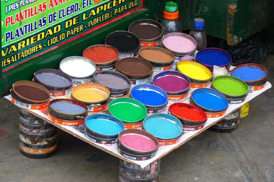 Jak wybrać odpowiednią farbę do malowania terakoty: poradnik dla amatorów