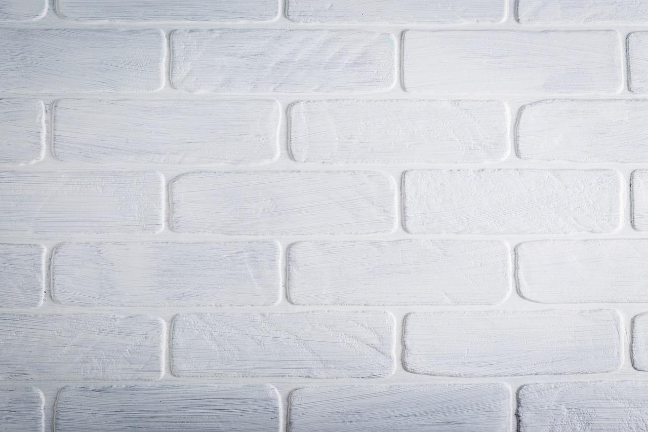 Kiedy i dlaczego warto gruntować ściany w swoim domu?