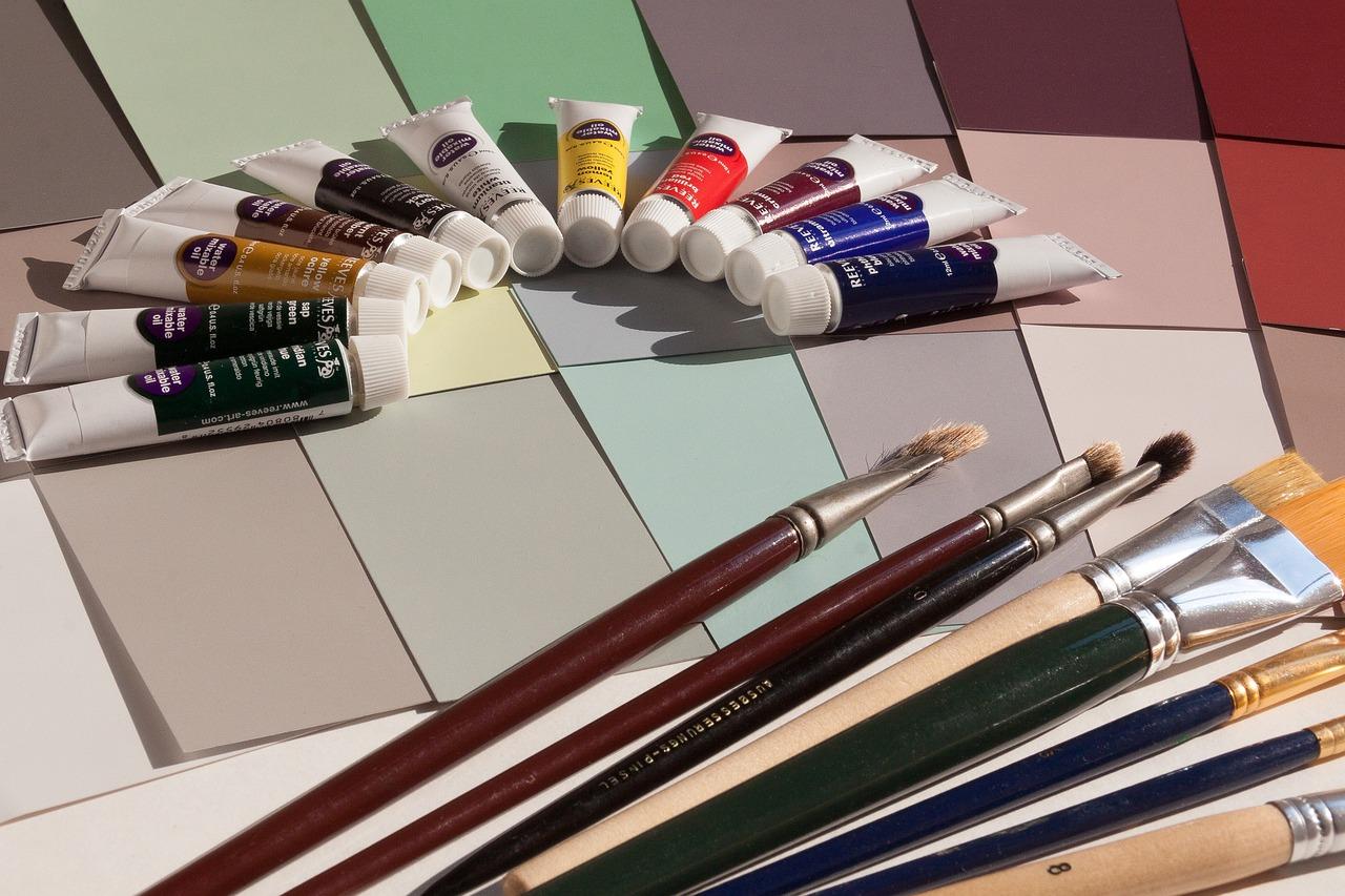 Jak wybrać odpowiednie kolory do malowania mieszkania: poradnik dla niezdecydowanych