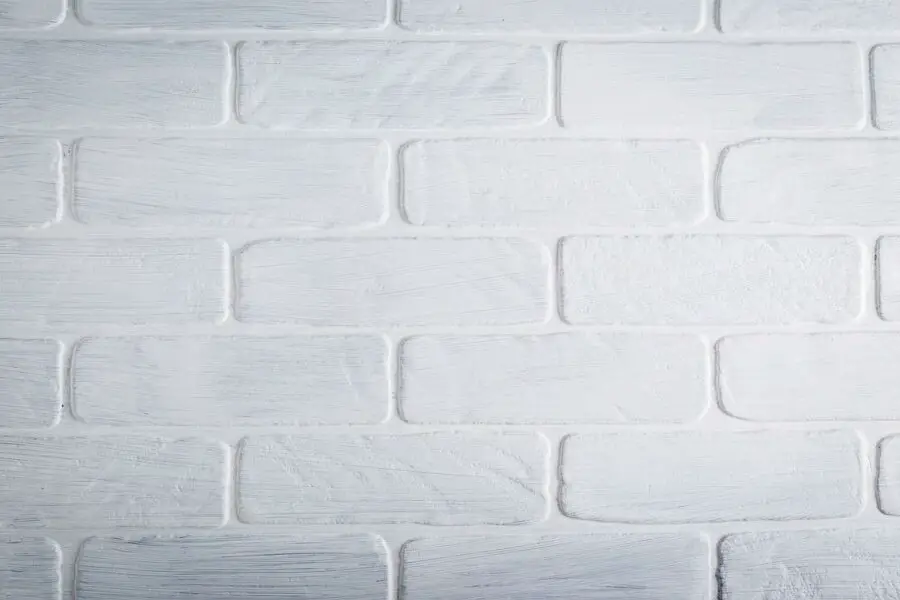 Odkryj urok tapety imitującej białą cegłę – nowy trend w aranżacji wnętrz