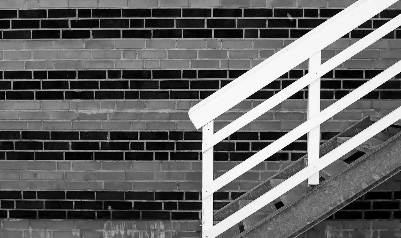 Kreatywne pomysły na schody w domu: Z czego zrobić schody, aby nadać wnętrzu unikalny charakter?